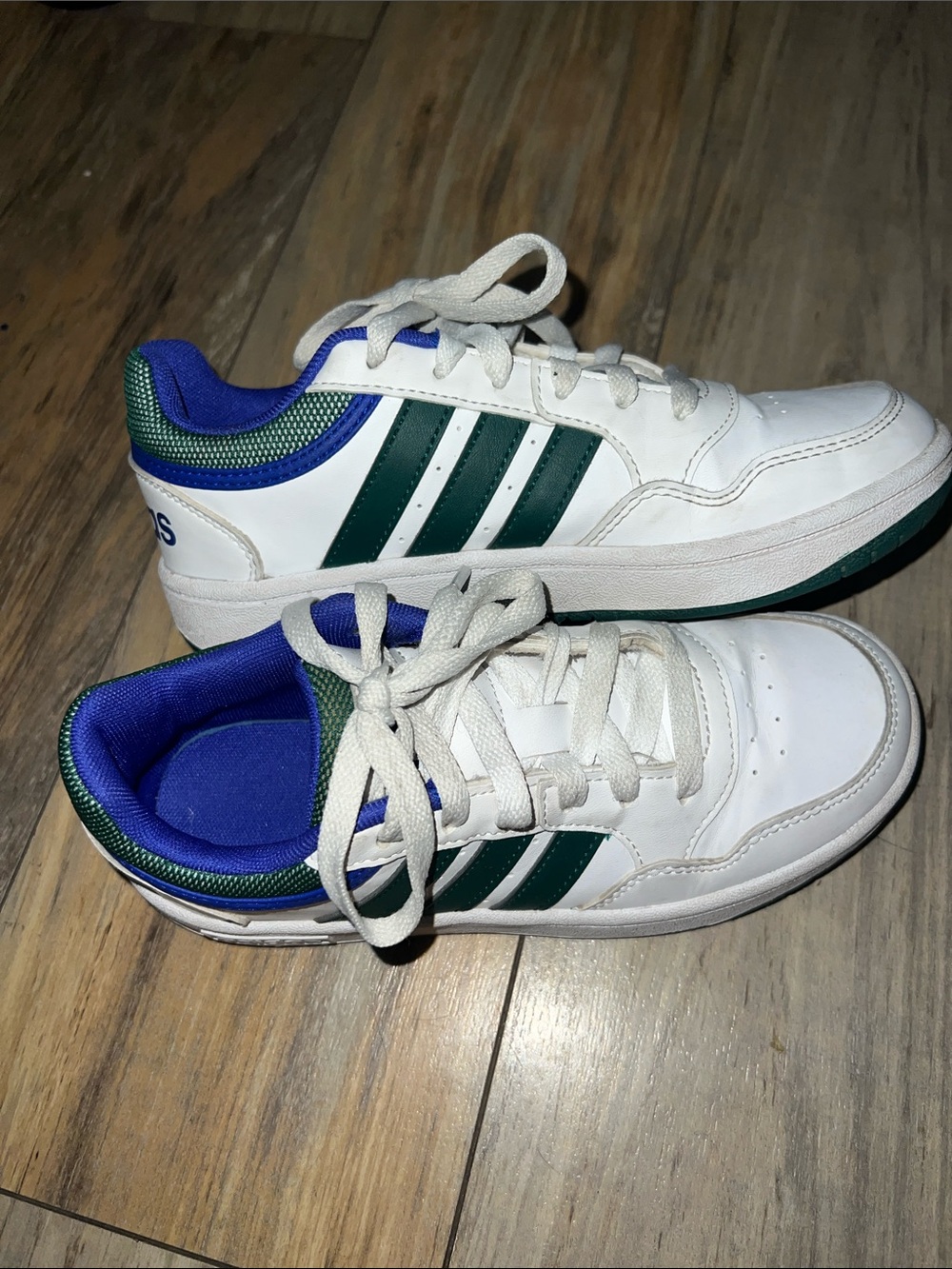 adidas hoops 3.0 Kids White Sneakers with Green Stripes and Blue Trim size 2